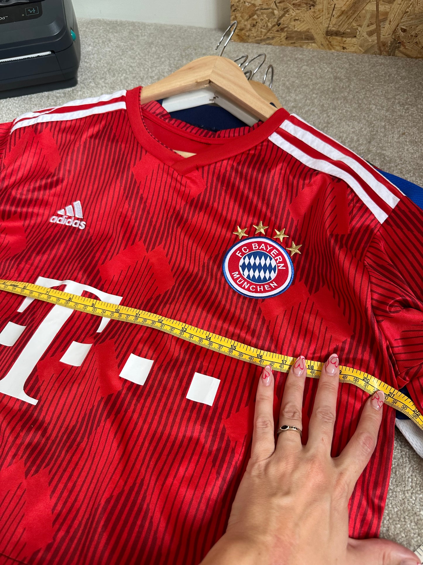 Cropped up-cycled football shirt XL (16)