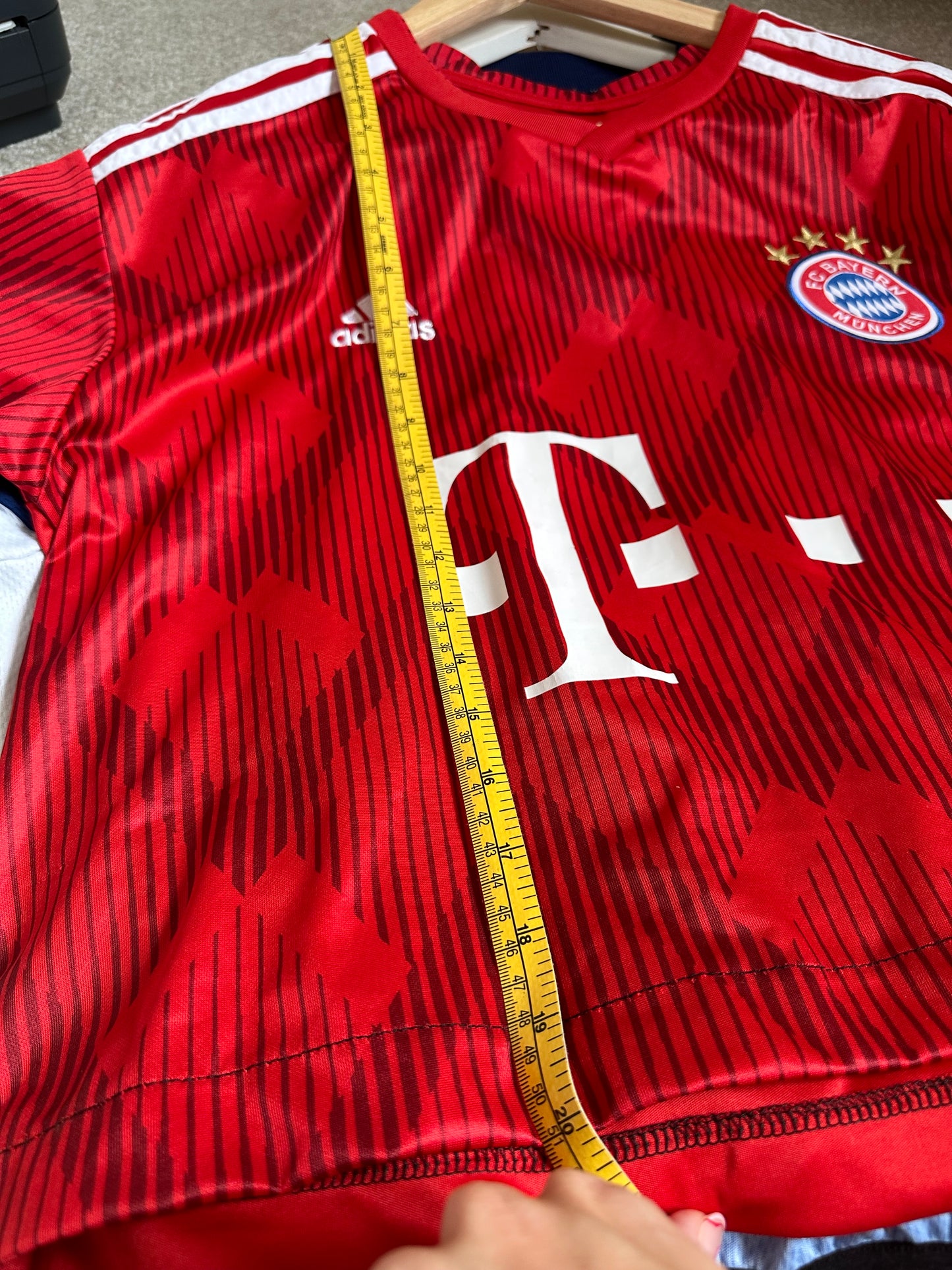 Cropped up-cycled football shirt XL (16)