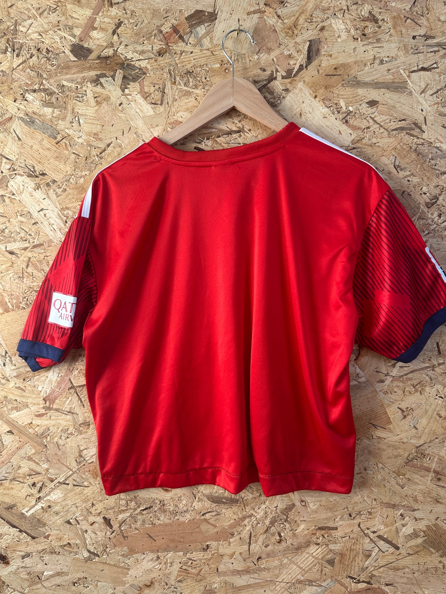 Cropped up-cycled football shirt XL (16)