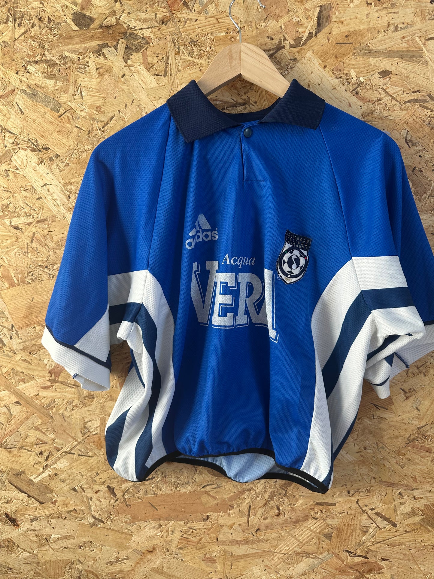 Cropped up-cycled football shirt XL (16)