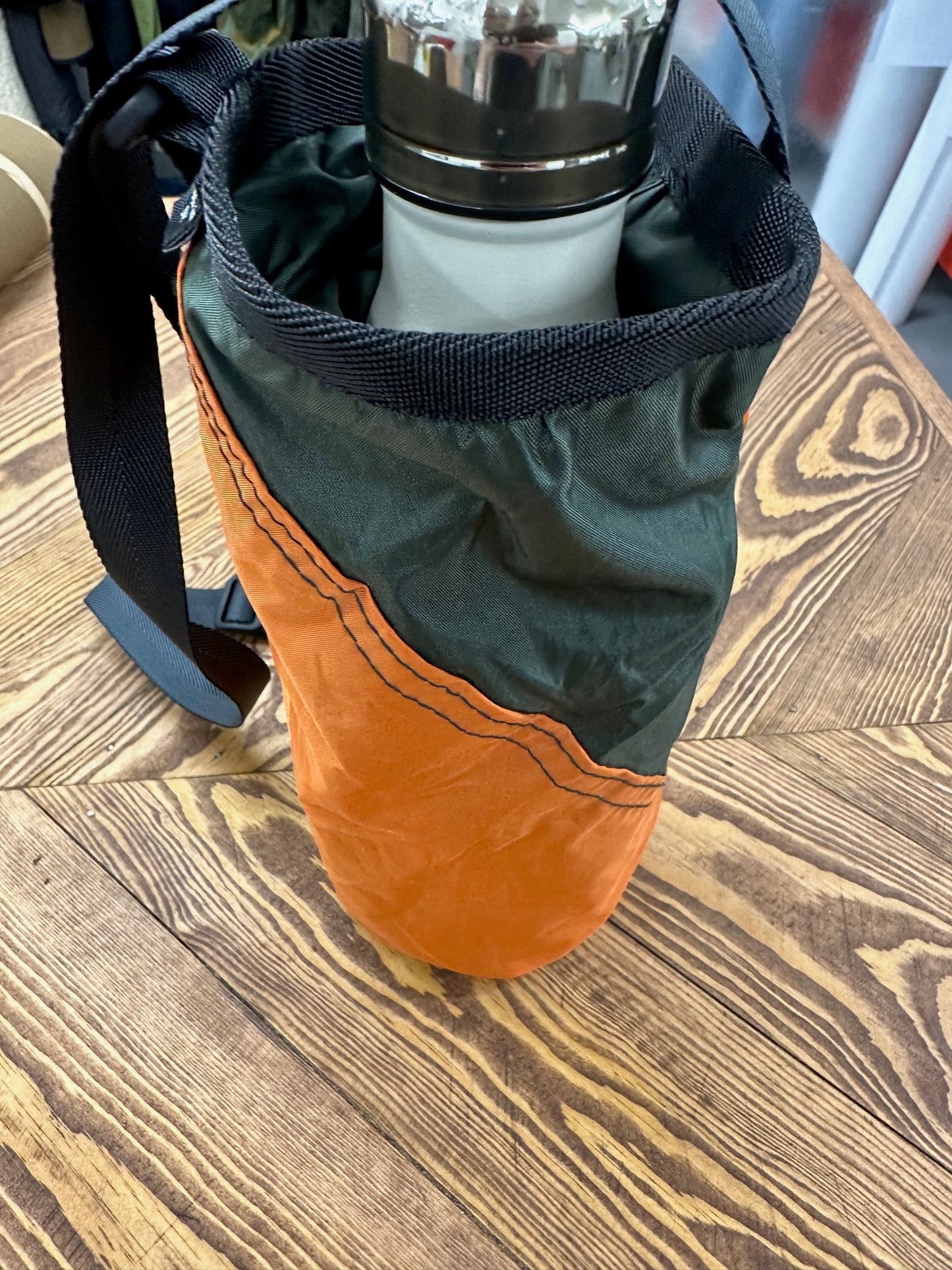 Circular Bottle Carrier - Colour Khaki