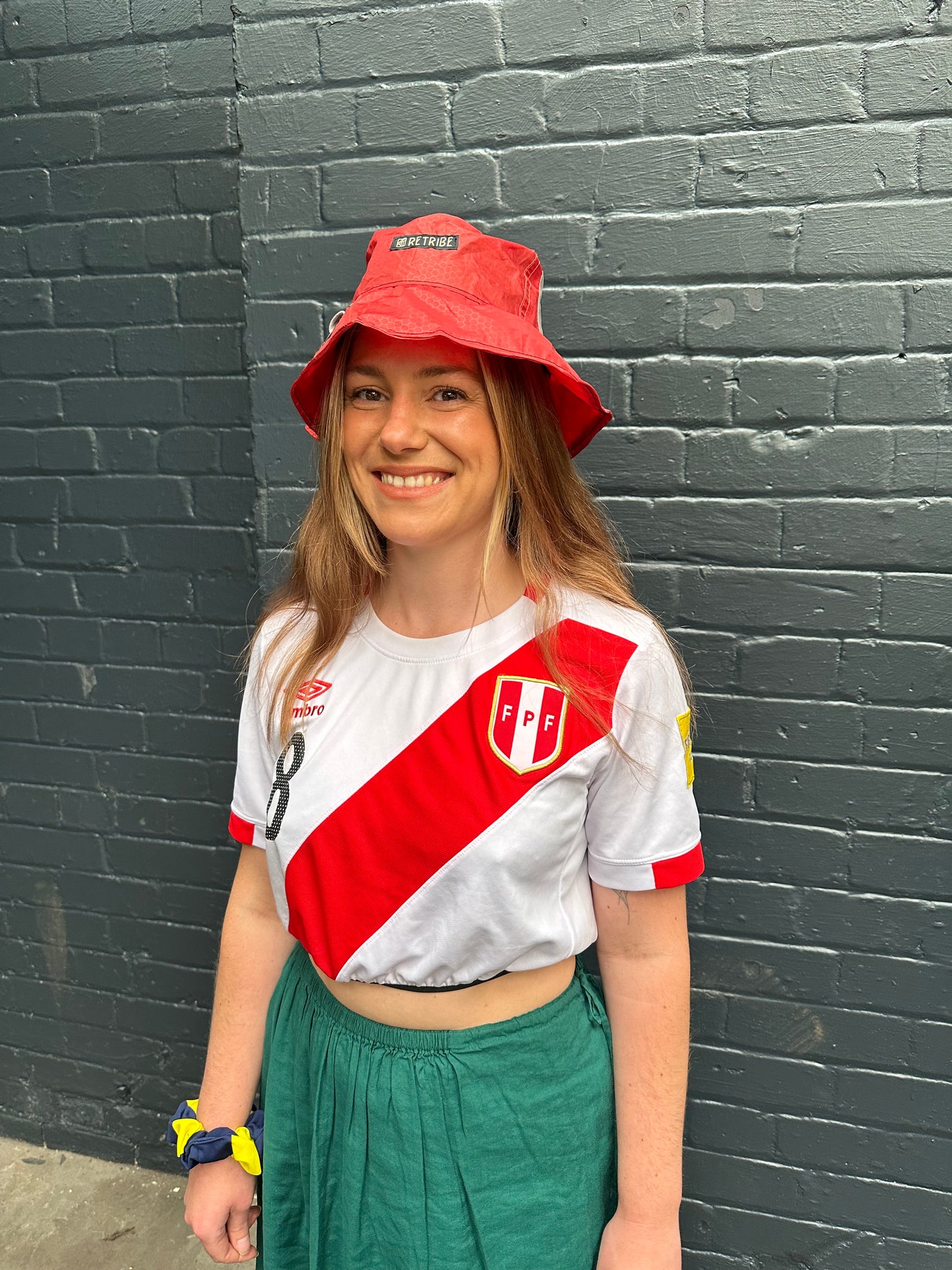 Cropped upcycled football shirt - Size Small