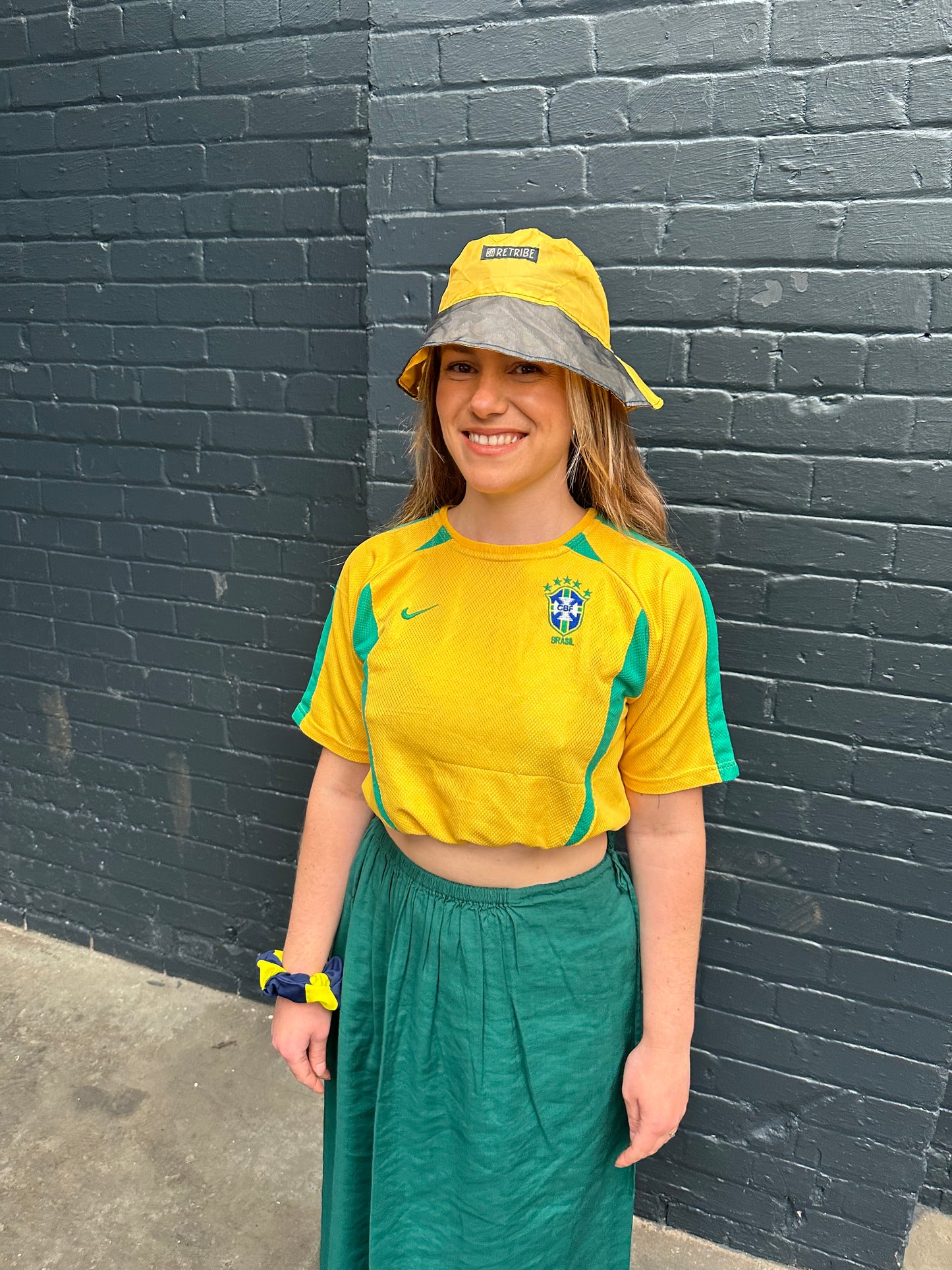 Cropped upcycled football shirt - Size Medium