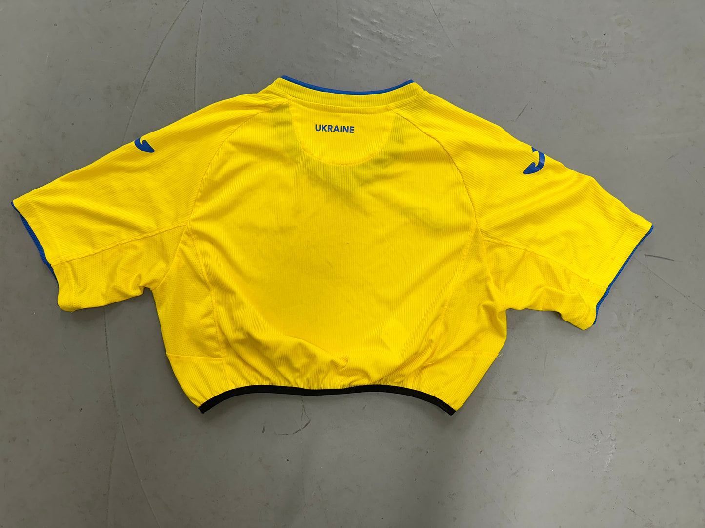Cropped upcycled football shirt - Size Small