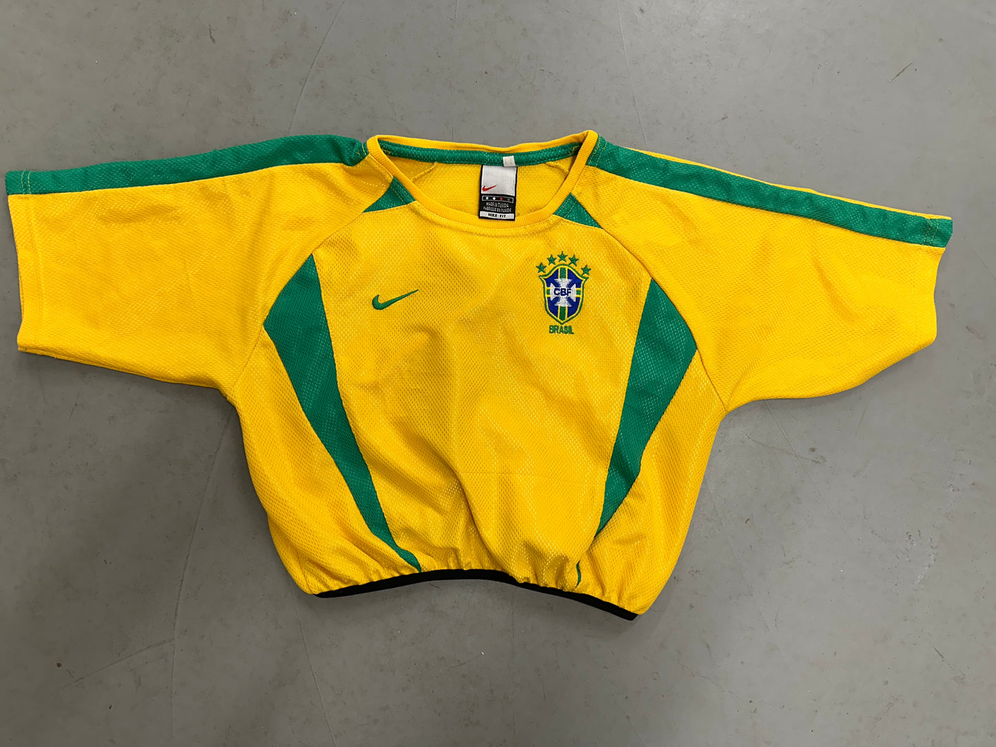 Cropped upcycled football shirt - Size Small