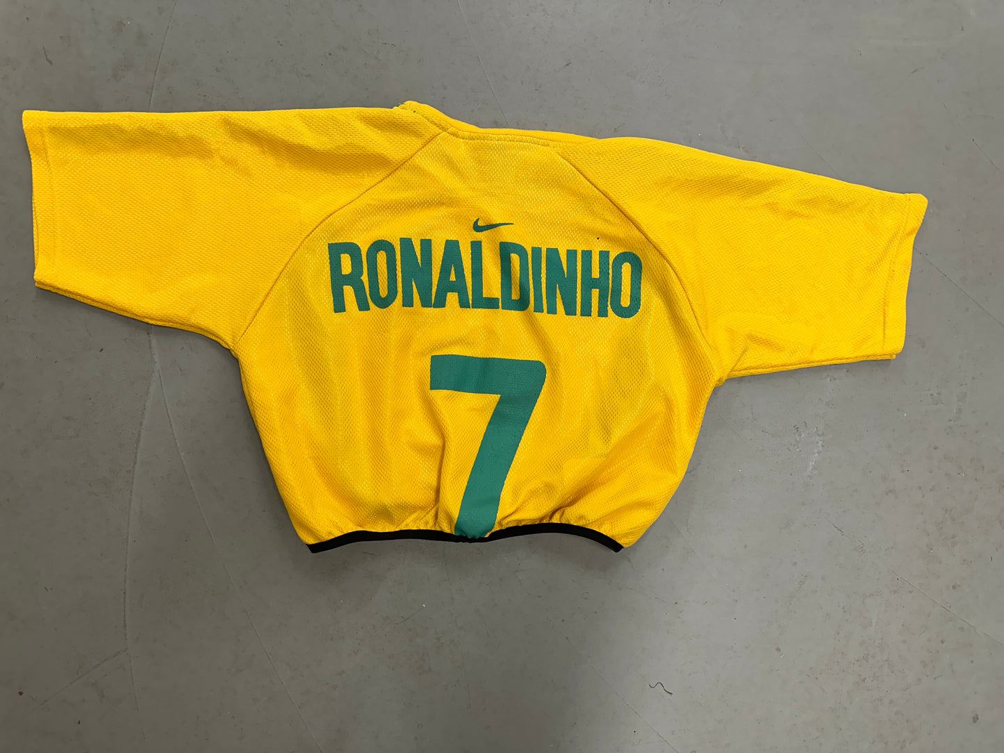 Cropped upcycled football shirt - Size Small