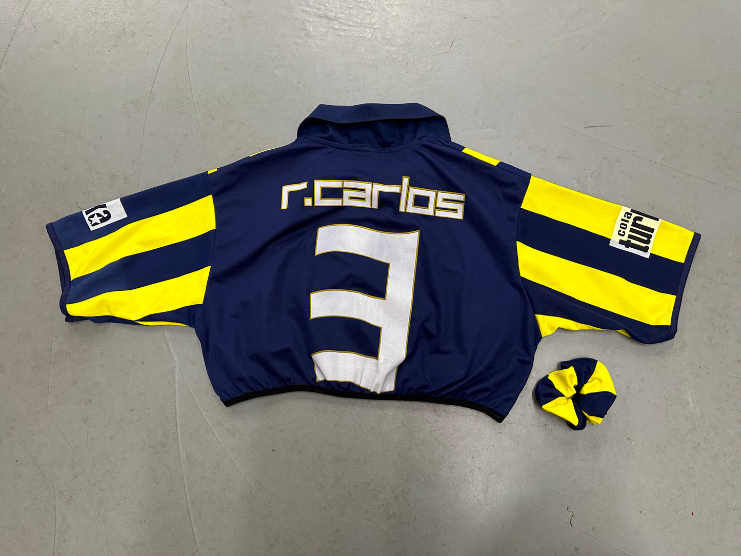 Cropped upcycled football shirt - Size Medium