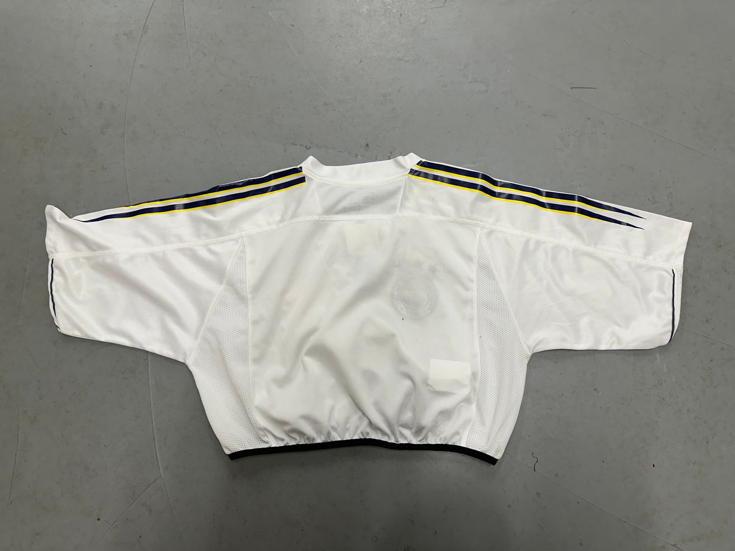 Cropped upcycled football shirt - Size Medium