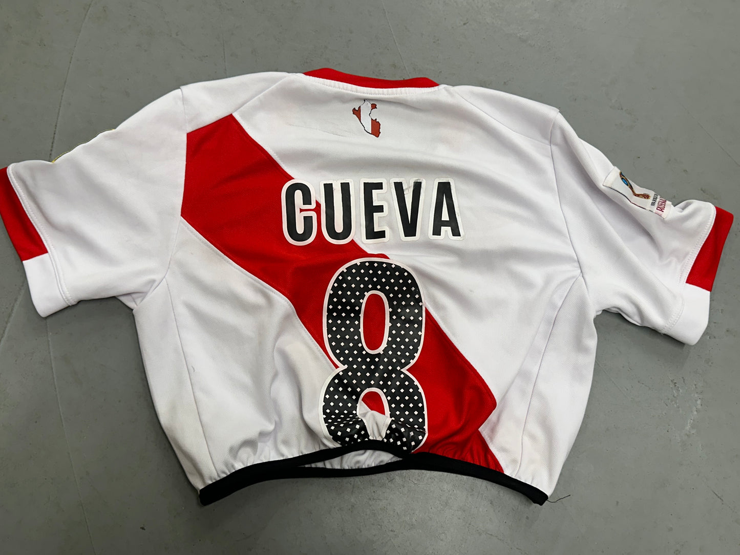 Cropped upcycled football shirt - Size Small